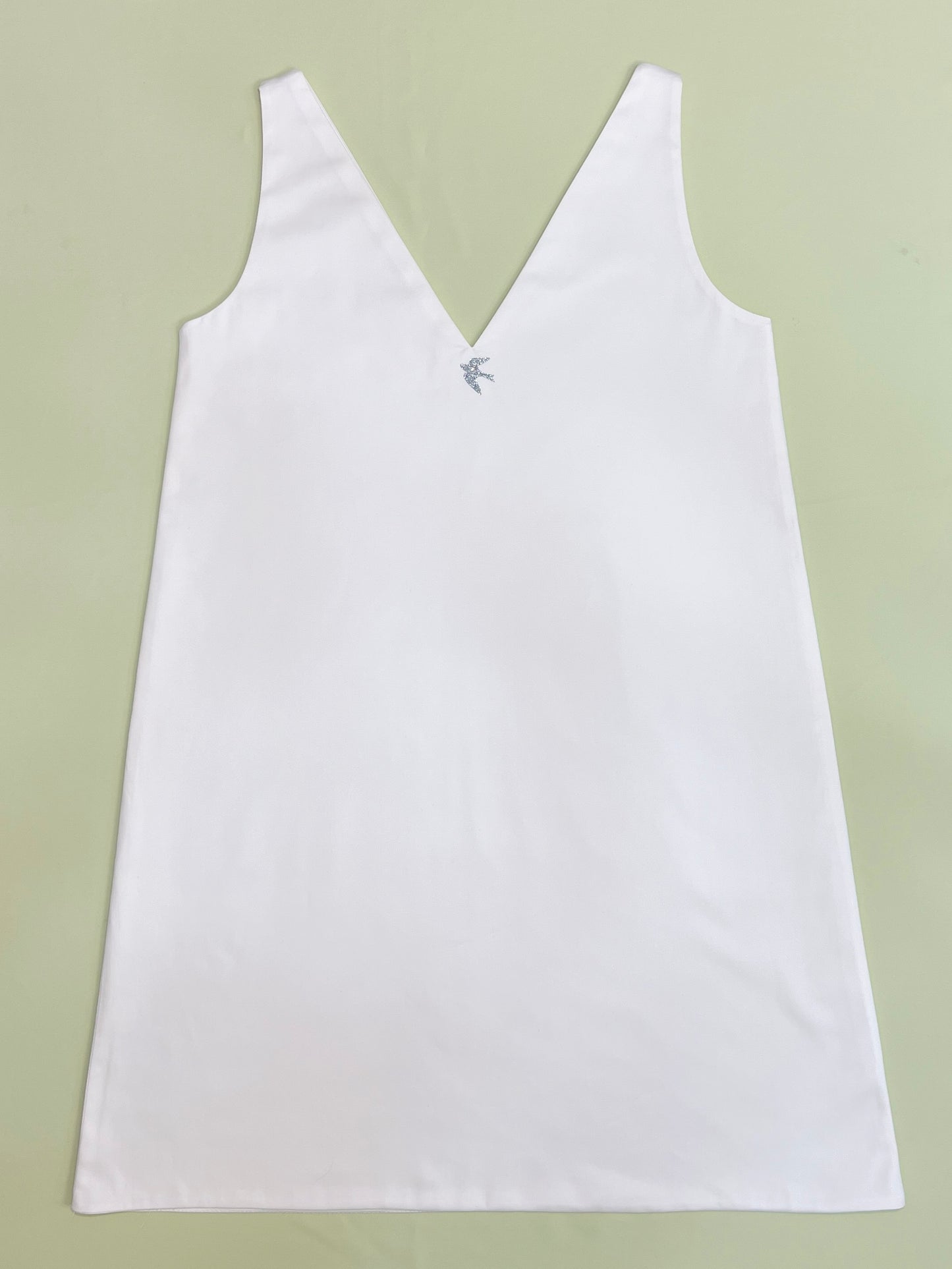 Rochie din Pânză Albă cu Fundițe