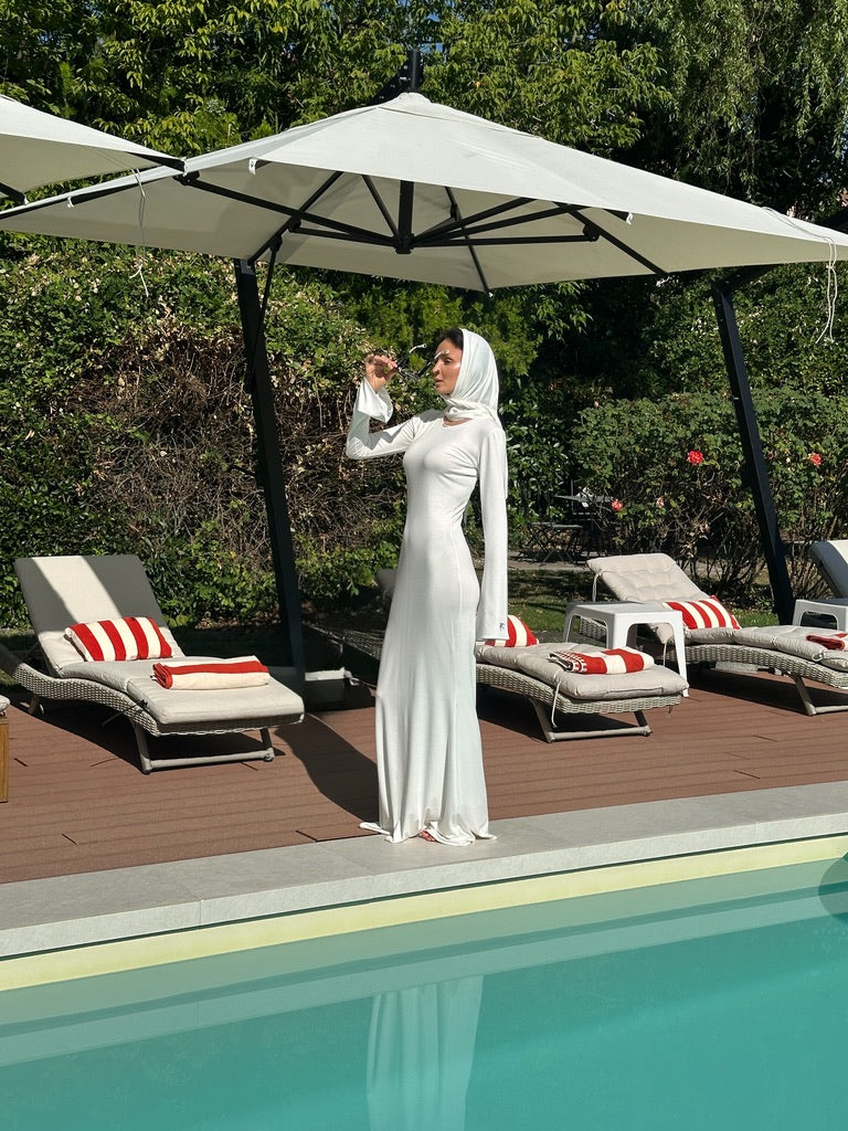 Rochie Sirenă Albă cu Eșarfă